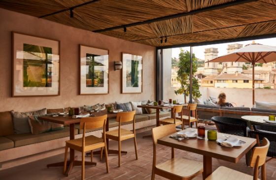 terraza del hotel casa cacao , para comer en el restaurante con los detalles del celler de can Roca