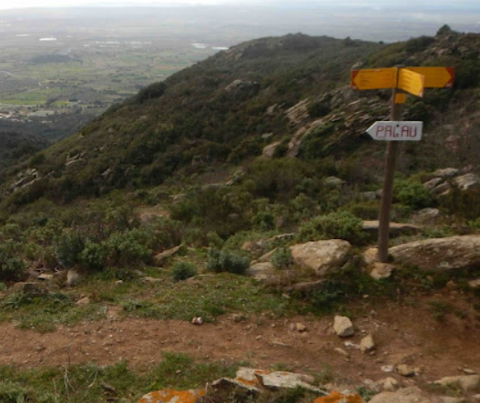 CARTEL QUE HAY EN EL CAMINO QUE SUBE DESDE PALA SAVERDERA HACIA EL MONASTERIO DE SANTS PERE DE RODES