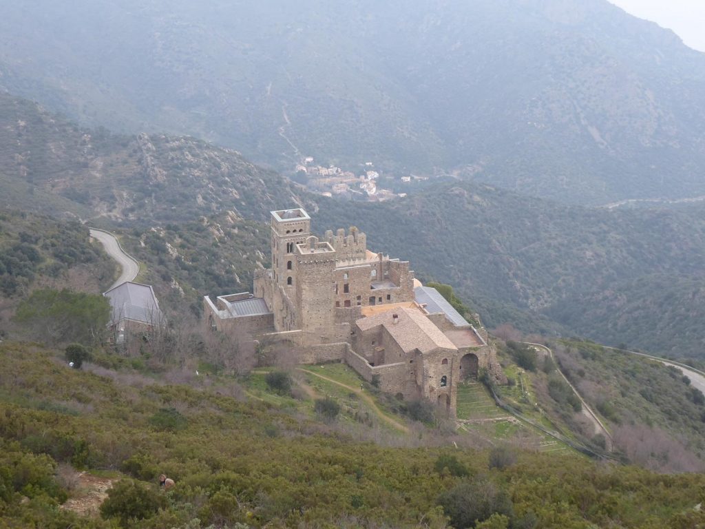 Caminando hacia el Monasterio de Sant Pere de Rodes