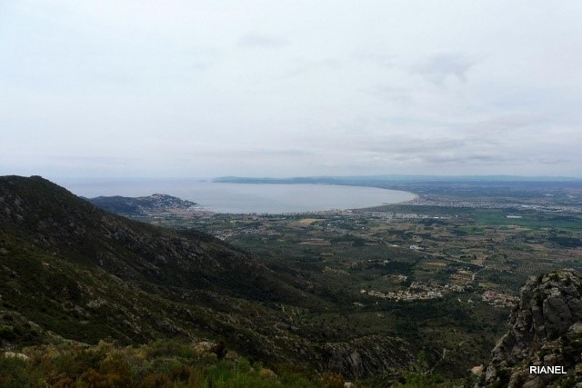 VISTAS DE GOLFO DE ROSES QUE HAY DESDE LAS RUINAS DE SANT SALVADOR DE VERDERA